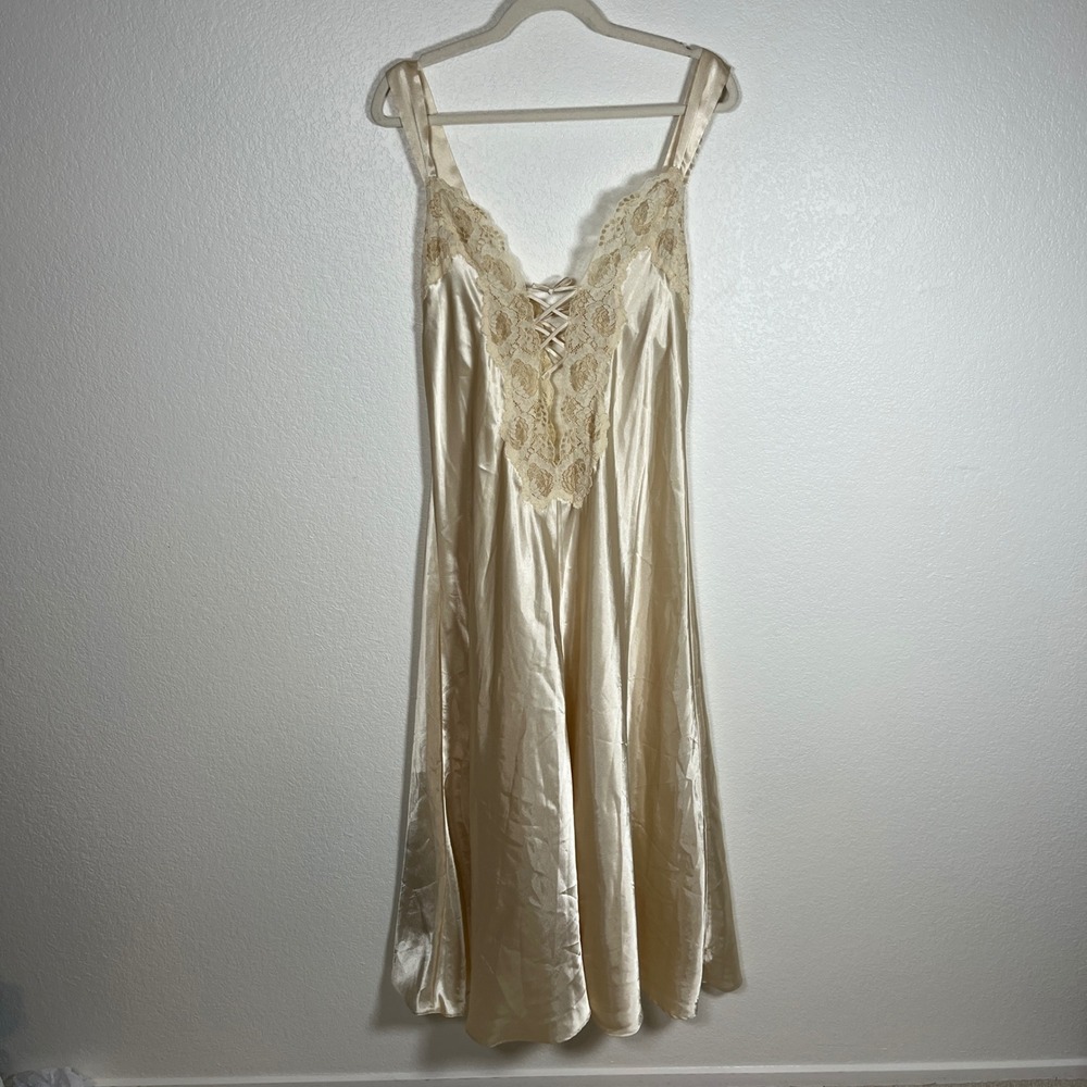 Vintage 90s Victorias Secret Liquid Satin Lace Detail Nightgown Champagne Sz M